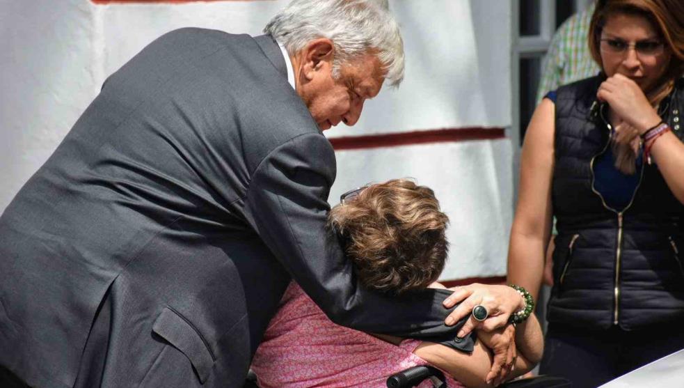 AMLO y su hermana en 2018